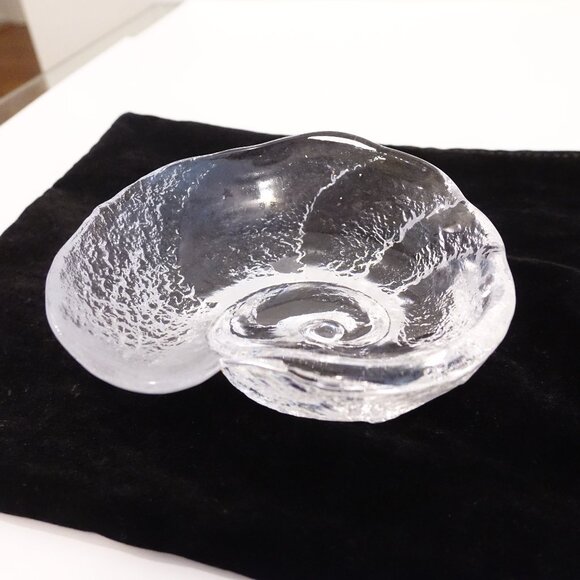 SOLD - Art Glass "Shell" Trinket Dish/Candy Dish/ Bowl made in Sweden by Mats J… - Picture 1 of 6